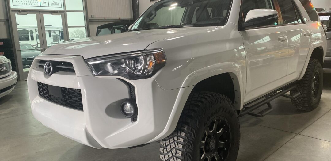 Toyota 4Runner 2023 - Image 2